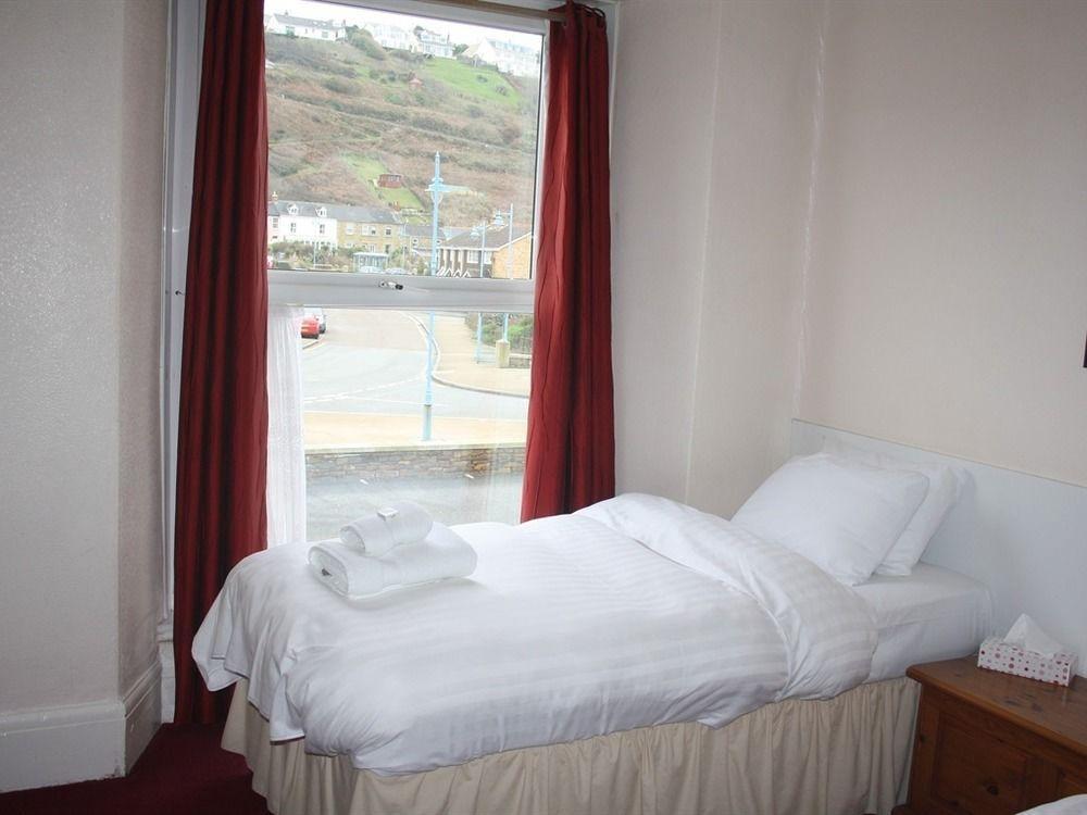 Arms 3* Portreath